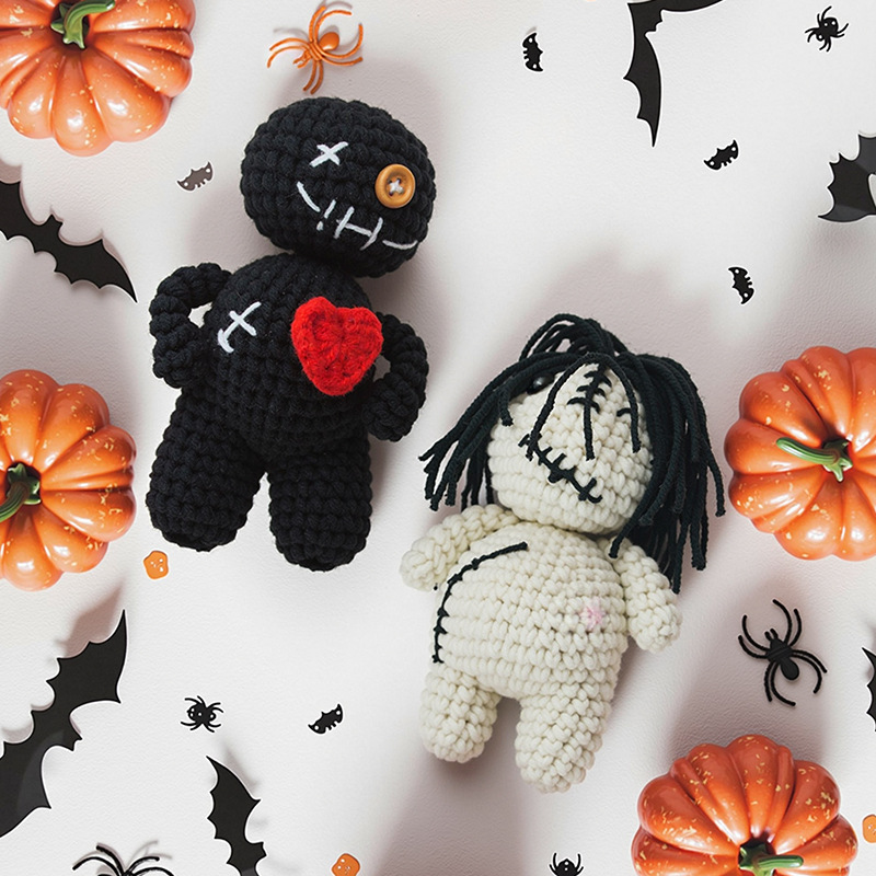 Home Textiles Europe - Lustige gehäkelte positive Energie Geisterpuppe Halloween